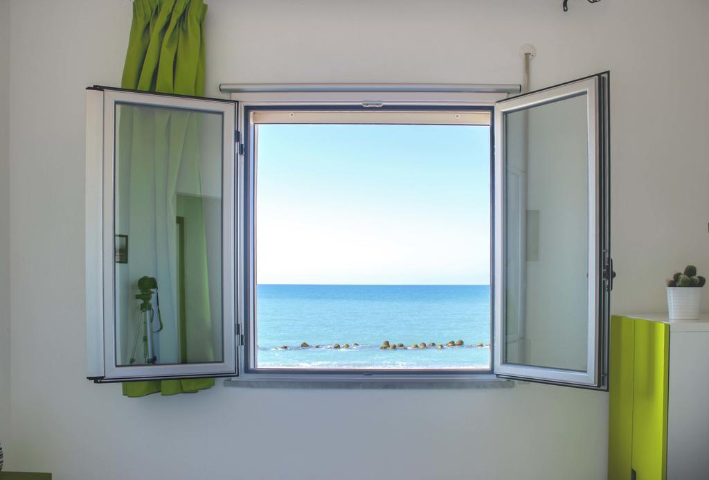 In Riva Al Mare Capo dʼOrlando